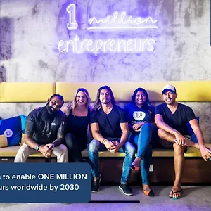 Capsule hotel Draper Startup House For Entrepreneurs 